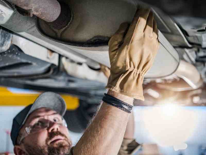 Katalizator za auto spriječava emisije ispušnih plinova.